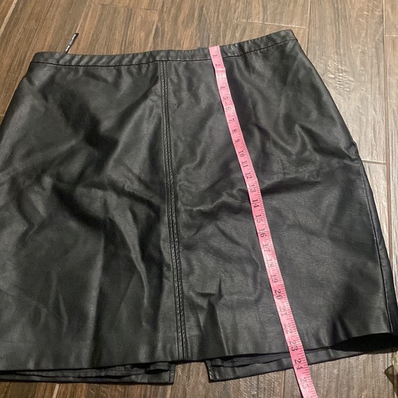 COPY - City Chic faux leather skirt - Picture 4 of 6